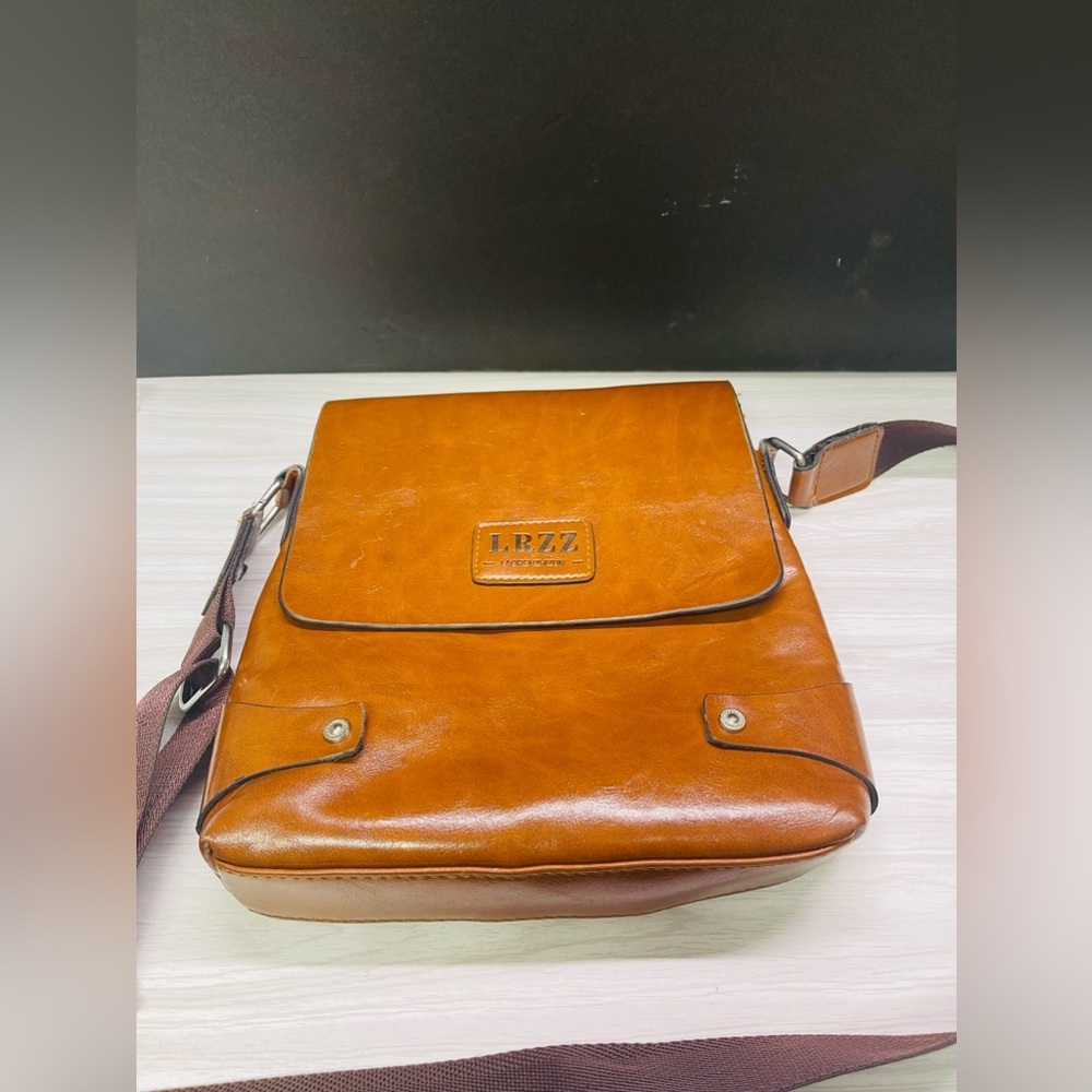 LRZZ Laorenzhizun Brown Leather Unisex Bag Small Purse Flaw Back pocket